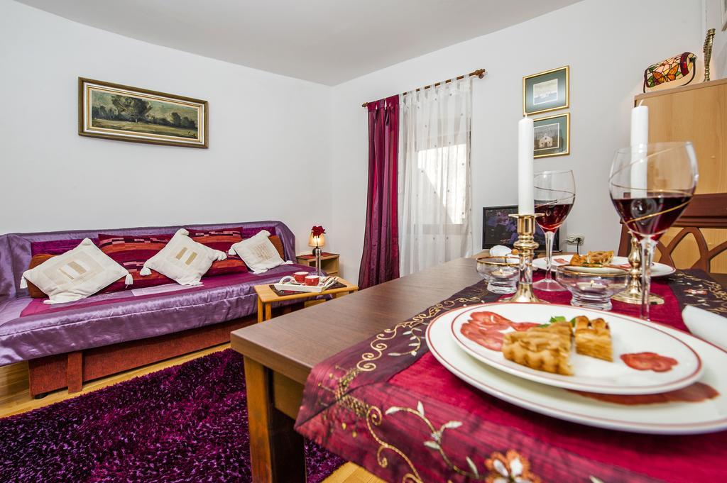 Apartment Main Street Carera Rovigno Esterno foto