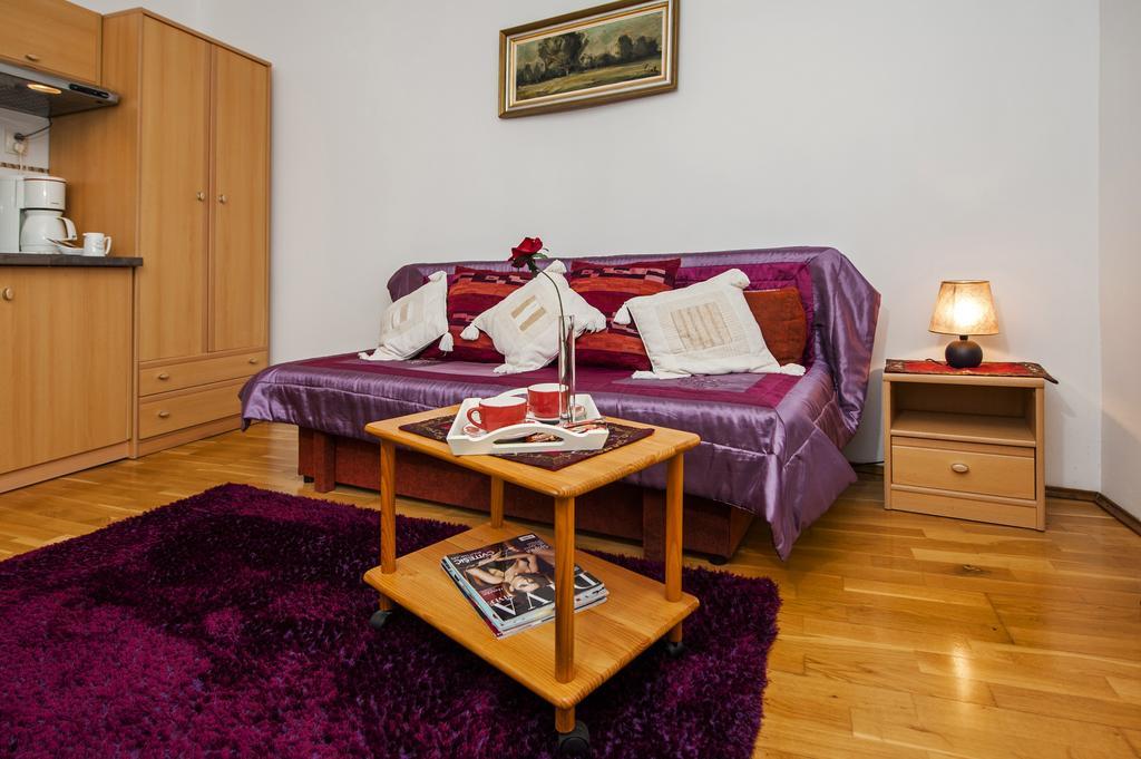 Apartment Main Street Carera Rovigno Esterno foto