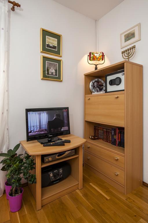 Apartment Main Street Carera Rovigno Esterno foto