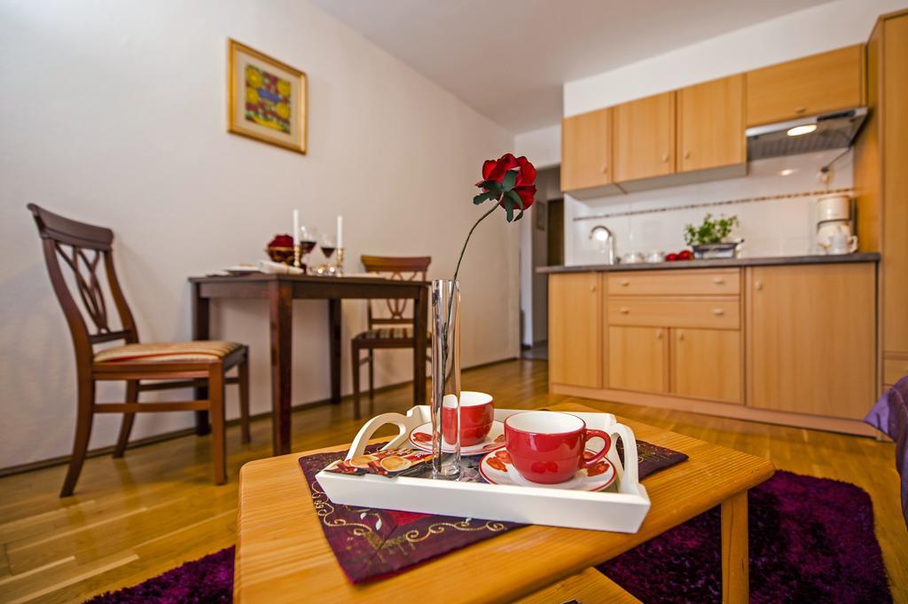 Apartment Main Street Carera Rovigno Esterno foto