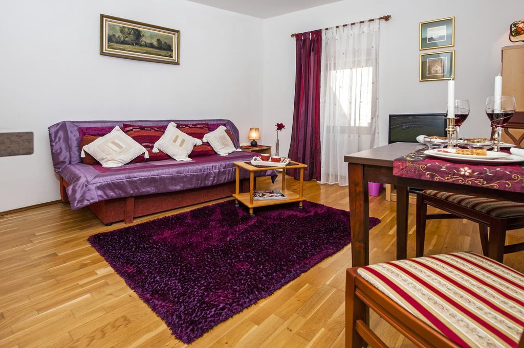Apartment Main Street Carera Rovigno Esterno foto