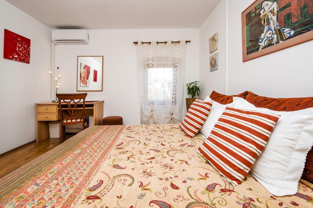 Apartment Main Street Carera Rovigno Esterno foto